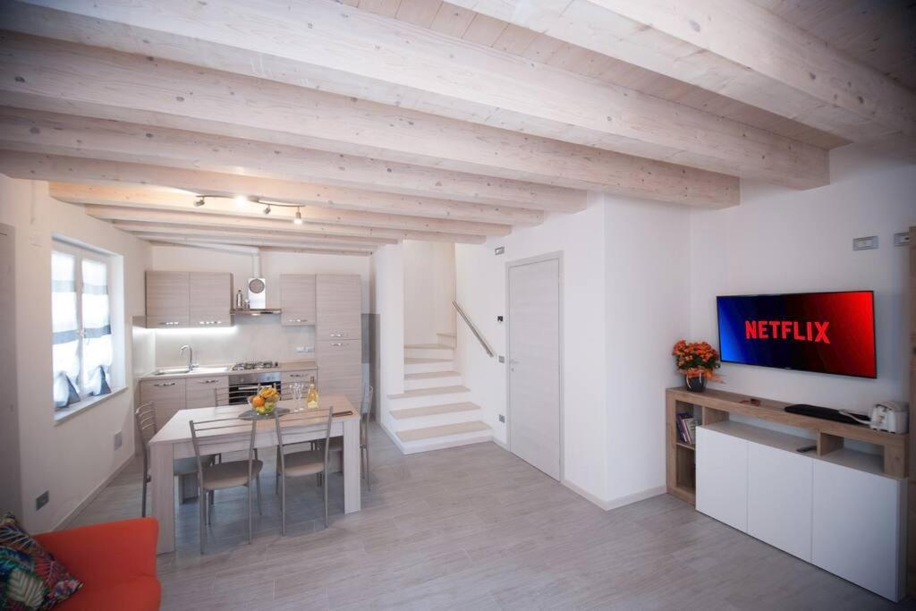 Casa Gemma - Big Family House With Free Parking Appartement San Giovanni Lupatoto Buitenkant foto