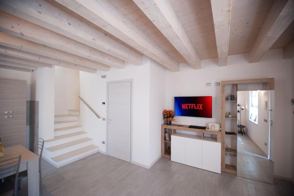 Casa Gemma - Big Family House With Free Parking Appartement San Giovanni Lupatoto Buitenkant foto