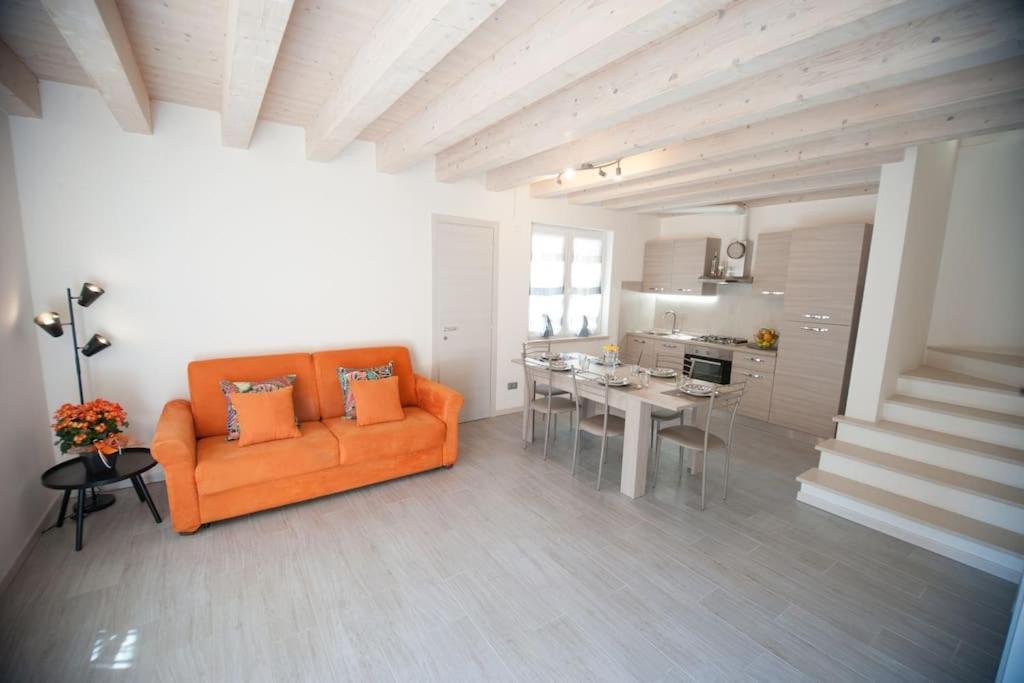 Casa Gemma - Big Family House With Free Parking Appartement San Giovanni Lupatoto Buitenkant foto